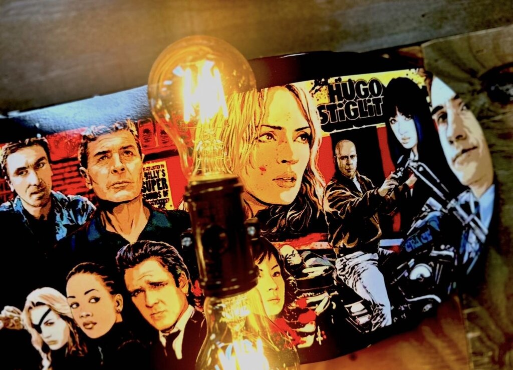 Tarantino Skateboard Lamp