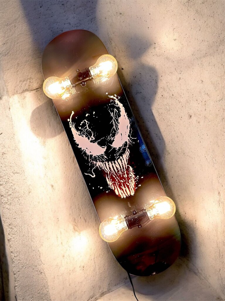 Venom Skateboard Lamp