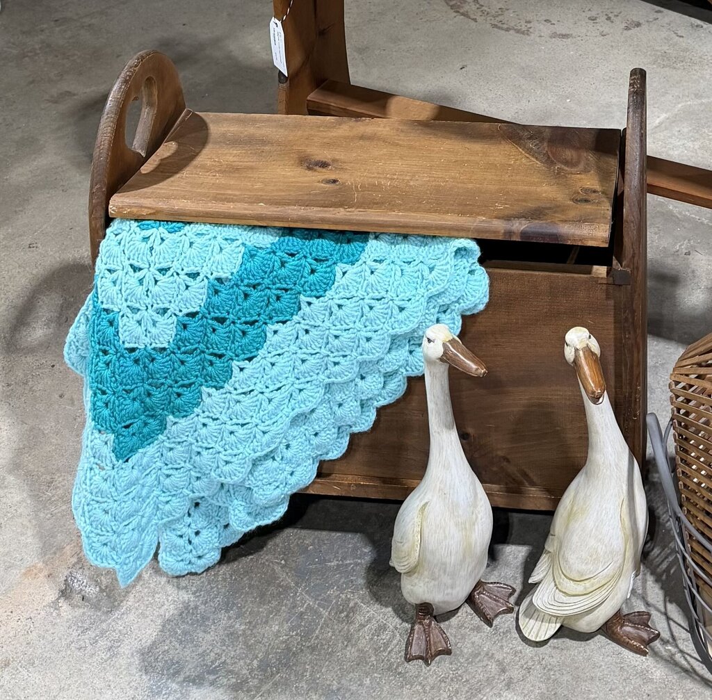 Wooden Heart Storage Bench