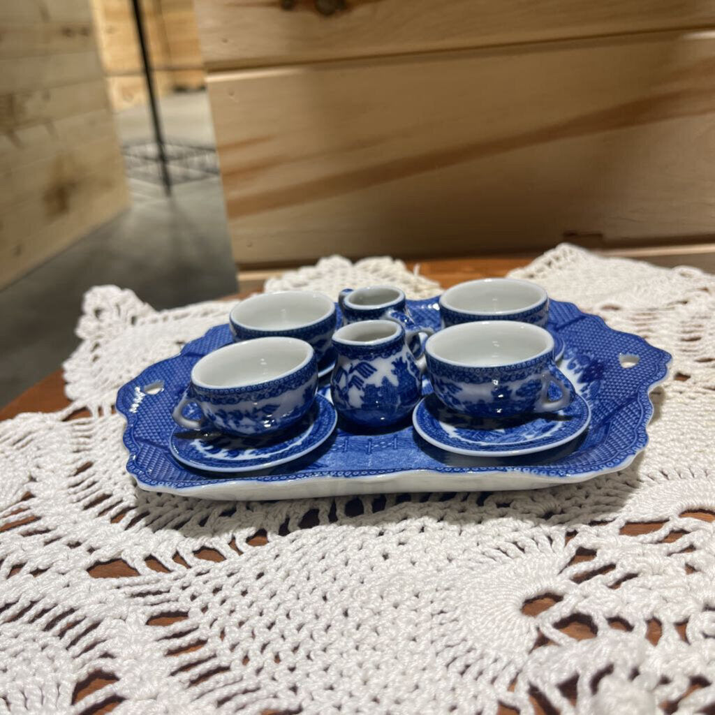 Blue Willow mini tea set