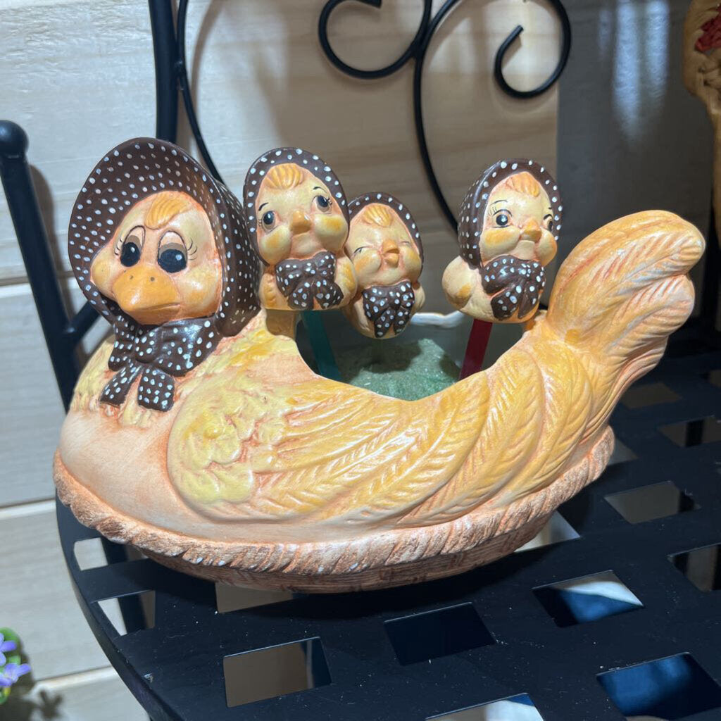 Chicken Planter w/chicks