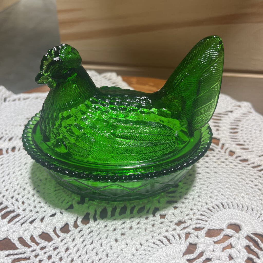 Emerald Green Westmoreland/Rosso Hen on Nest 5.5"