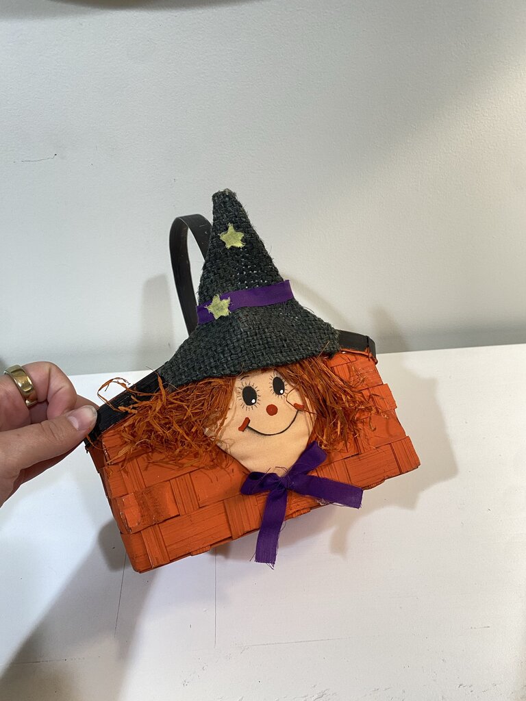 wicker witch basket with handle